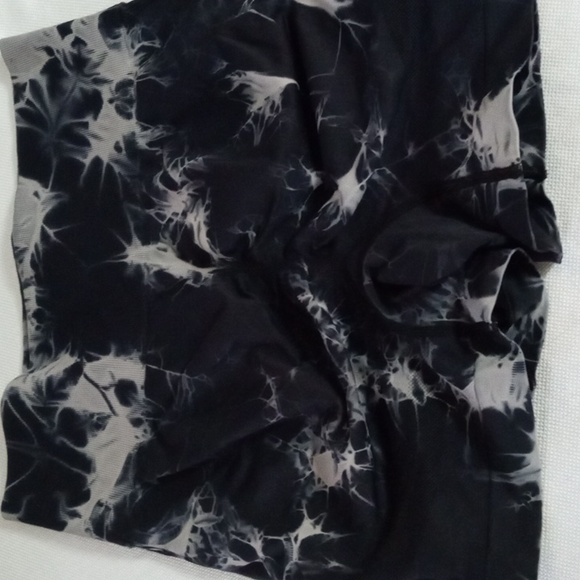 Set Of 4 Tie Dye Yoga Workout Shorts - Picture 9 of 13